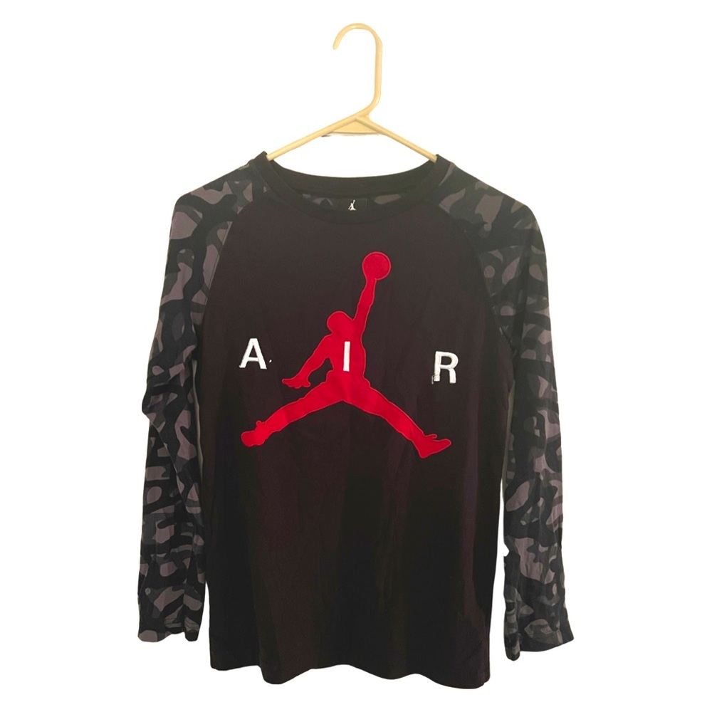 Boys Air Jordan long sleeve T-Shirt with camo sleeves